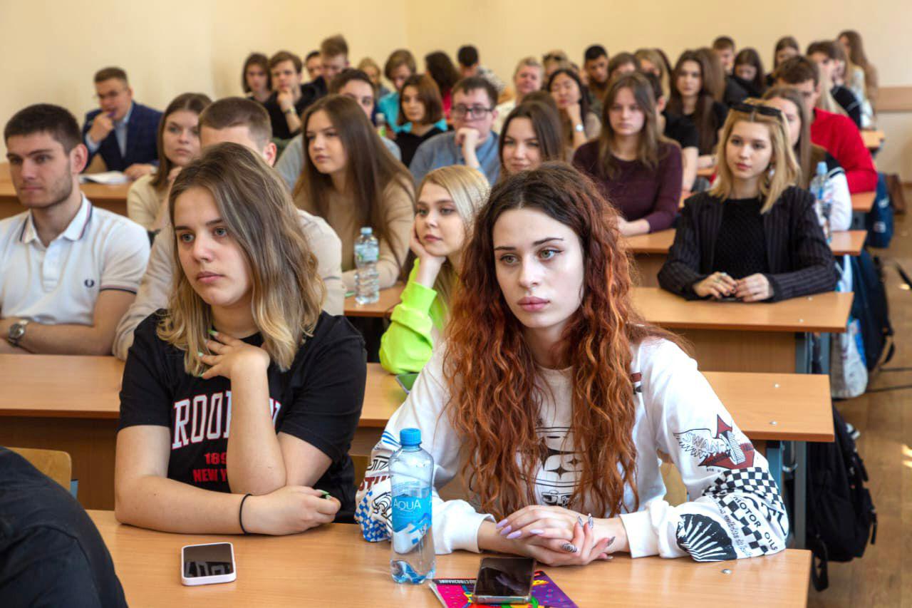 Преподавание правоведения. Студенты юридического факультета. Просвет государственный университет Просвещения. Опрос студентов. Союз вузов.